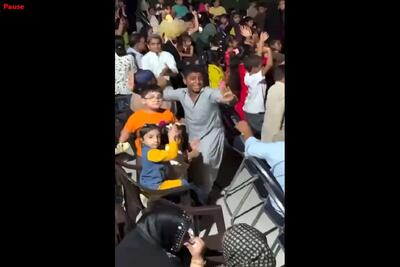  ویدیو شاد /رقص جنوبی پسر بچه بلوچی همه رو شگفت زده کرده/ لرزوندن شونه هاشو