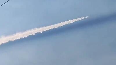  تصاویری از آب پاشی هواپیمای ایلیوشین با ظرفیت حمل ۴۰ تن آب بر محل آتش سوزی در جنگل‌های الیت