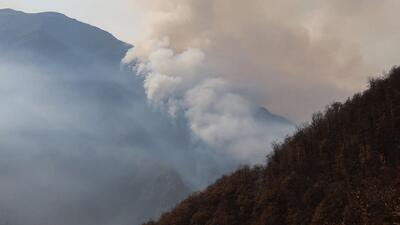  نبرد نفس‌گیر ایلوشن و بالگردها برای مهار آتش در الیت + عکس