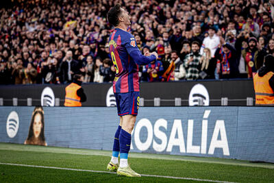  روبرت لواندوفسکی و قیچی‌کردن روبان نیوکمپ! / عکس