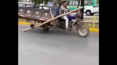 خلاقیت جالب استفاده از چوب به جای لاستیک در موتور سه‌چرخ (فیلم)