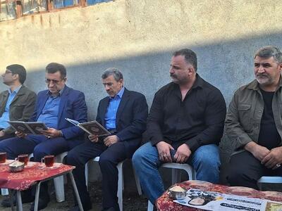  محمود احمدی‌نژاد در مراسم ختم خواهر مشایی (+عکس)