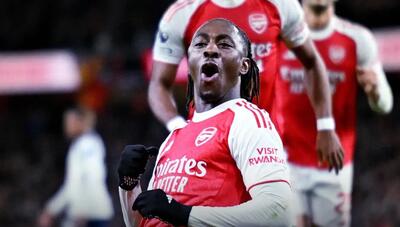  آرسنال با هت‌تریک تاریخی ازه، تاتنهام را ۴ بر ۱ در هم کوبید و مقتدرانه قهرمانی را فریاد زد