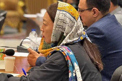  شال خبرنگار چینی خبرساز شد