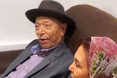  آواز خواندن علی نصیریان در ۸۹ سالگی