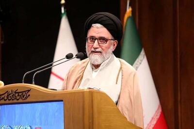  خطیب: دشمن تلاش می‌کند رهبری را هدف قرار دهد؛ گاهی با ترور و گاهی با هجمه‌های خصمانه‌ که امروز احیاناً در درون کشور هم به آن می‌پردازند