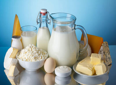  اگر لبنیات نخوریم چه اتفاقی برای بدن می‌افتد؟ + جایگزین‌های غذایی | نقش یک لیوان شیر در هوای آلوده