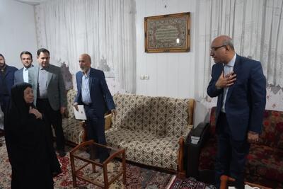  استاندار کرمانشاه با خانواده شهیدان والامقام «زینت‌شعار و امیریان» دیدار کرد