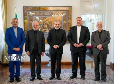  بررسی همکاری‌های کمیسیون اقتصادی و وزارت خارجه در عملیاتی کردن برنامه هفتم با حضور عراقچی