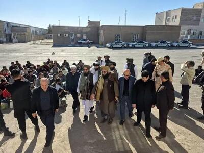  انتقال ۲۱۱ زندانی افغانستانی از ایران به کابل + عکس