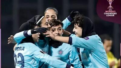  دختر ۲۰ ساله ایرانی توجه آسیا را به خود جلب کرد! / سارا مثل مارادونا! (عکس)