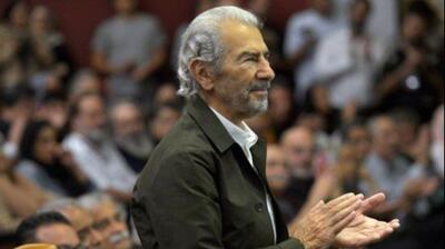  فرامرز قریبیان را مردم روی دست بلند کردند