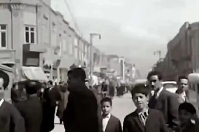  آواز شاد؛ مرتضی احمدی با شوخ و شنگ آهنگ گربه رو کی میخوره 600 سال پیش رو خوند