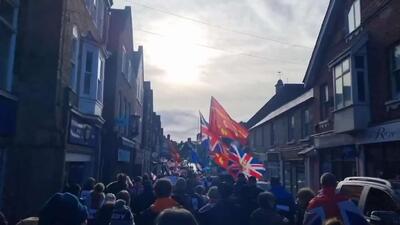  صدها نفر در ساسکس شرقی بریتانیا علیه جابجایی مهاجران در اردوگاه ارتش اعتراض کردند