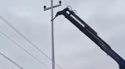  برداشتن تیرهای برق پس از رای نیاوردن در مجلس!