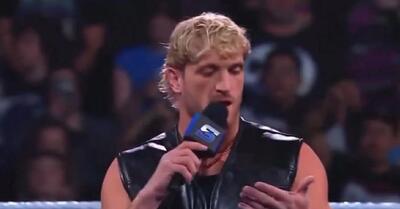  تکرار تقلب تاریخی راک در پخش زنده WWE؛ لوگان پال متن پرومو را از روی دستش خواند