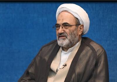  امام خمینی نگاه «ضد استبدادِ داخلی» میرزای نائینی را به «ضد استبدادِ جهانی» توسعه داد - تسنیم