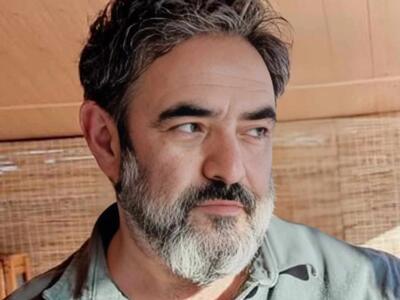  نگاه روز | عکس عاشقانه از حسن معجونی در کنار همسرش در مقابل دوربین عکاسان 🌟