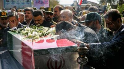  تشییع ۳۰۰ شهید گمنام/تابوت‌های بی‌نام، پل‌ بین گذشته و آینده