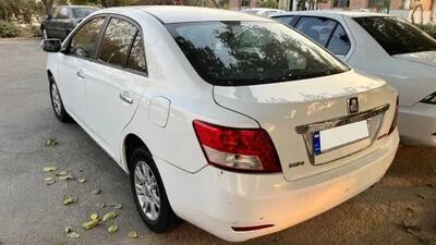  حراج 450/000/000 تومنی خودروی آریو اتومات  رنگ : سفید  مدل : 94 (توقیفی دولت)