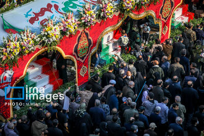  تشییع ۳۰۰ شهید گمنام، پیام انسجام مردم را به جهان مخابره کرد