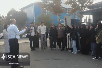  بازدید علمی دانشجویان دانشگاه آزاد قزوین از کارخانه باسابقه تولید محصولات بسته‌بندی