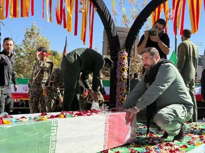  تشییع پیکر ۲ لاله فاطمی در رفسنجان