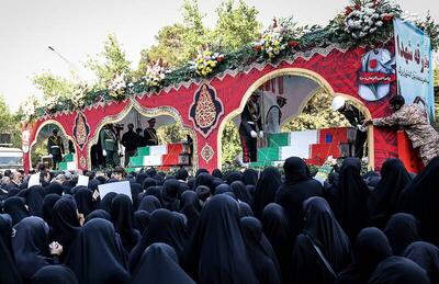  عکس/ مراسم تشییع پیکر ۱۰۰ شهید گمنام در تهران