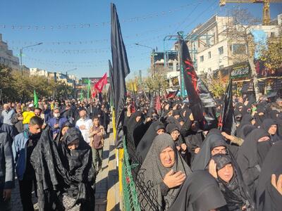  فاطمیون با پرچم عشق، به سمت حرم رضوی رهسپار شدند