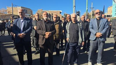  دلدادگی فاطمیون اردستان؛ اجتماع بزرگ سوگ در میدان امام خمینی (ره)