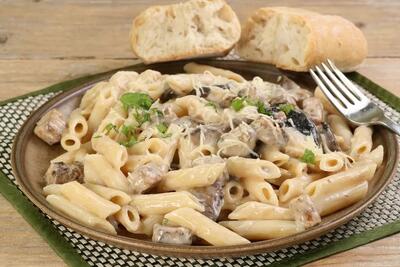  طرز تهیه پاستا پنه آلفردو مرغ در ۲۰ دقیقه