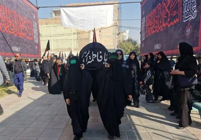  قائمیه امروز مدینه شد/ تشییع نمادین یگانه بانوی دو عالم   فیلم - تسنیم