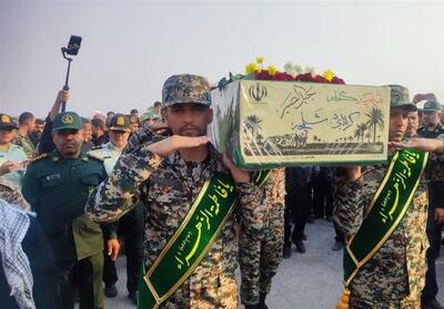  تشییع باشکوه پیکر شهید گمنام دفاع مقدس در روستای سرمستان بندر دیر - تسنیم