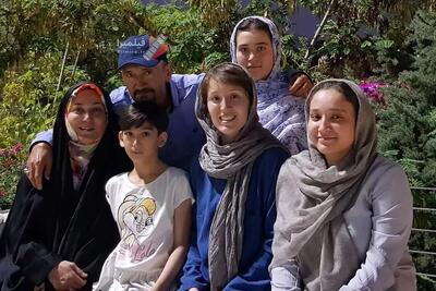  پدرزن و مادرزن افغانستانی نوید محمدزاده