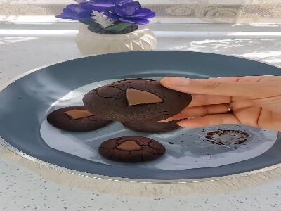  ۱۵ دقیقه‌ای یک کوکی شکلاتی خوشمزه درست کن