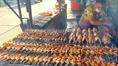  غذای خیابانی در تایلند؛ کباب 300 مرغ کامل روی آتش در بانکوک (فیلم)