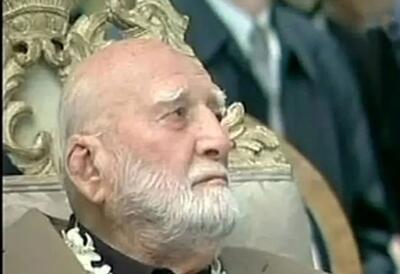  نوچه‌ها در حال مشت و مال دادن شعبان بی‌مخ؛ دهه ۴۰