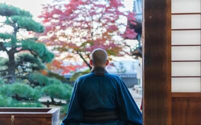  مدیتیشن ژاپنی برای کاهش استرس؛ ۶ فایده شگفت‌انگیز ذن