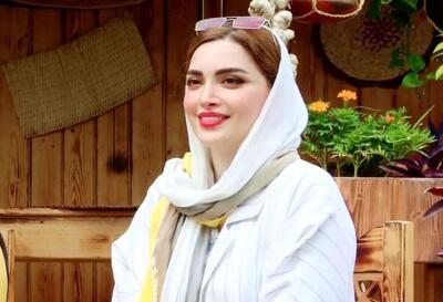  تیپ ساده و خانگی بهنوش طباطبایی با تم زنبور عسل