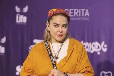  استایل مونوکروم بهاره رهنما در مراسم تشییع هادی مرزبان