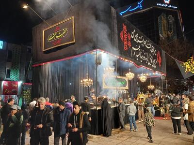  پذیرایی موکب صاحب الزمان از عزاداران فاطمی در مشهد - پارس فوتبال