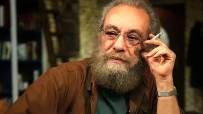 مسعود فراستی زیر بار حرف های رک شهاب عباسی لِه شد: درسته که مسعود 7 سال زندان بوده ولی مریضه! رنگ مورد علاقه اش قهوه ایه کل سینما رو هم قهوه ای کرده! فراستی فکرشم نمیکرد با خاک یکسان بشه