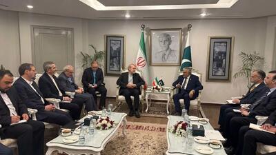  دیدار لاریجانی با وزیر خارجه پاکستان / ایران و پاکستان دو کشور مهم و تاثیرگذار در منطقه هستند