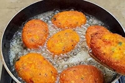  طرز تهیه کتلت مرغ زعفرونی و مجلسی