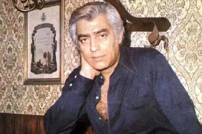  آواز شاد؛ محمد علی فردین برای مادرش آهنگ ننه جون رو با رقص ریز میخونه فقط واکس زدنش