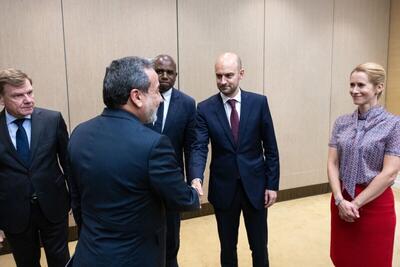  تشدید فشار «گروسی» همزمان با سفر عراقچی به فرانسه؛ احیای همکاری ایران با آژانس در رأس مذاکرات پاریس؟