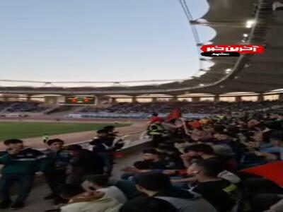  فیلم/ تشویق پرشور مشهدی‌ها در ورزشگاه امام رضا(ع)