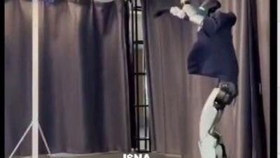  بسکتبال بازی کردن ربات انسان‌نمای چینی