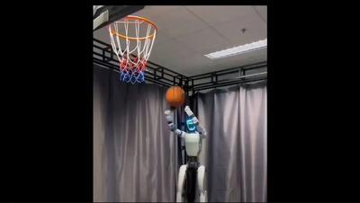  بسکتبال بازی کردن ربات انسان‌نمای چین (فیلم)