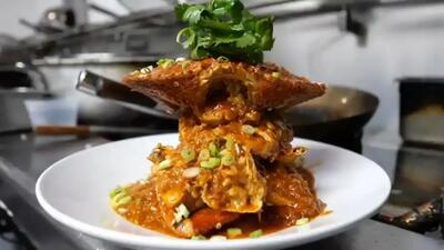  طرز تهیه غذای خیابانی آمریکایی با خرچنگ دانگنس (فیلم)